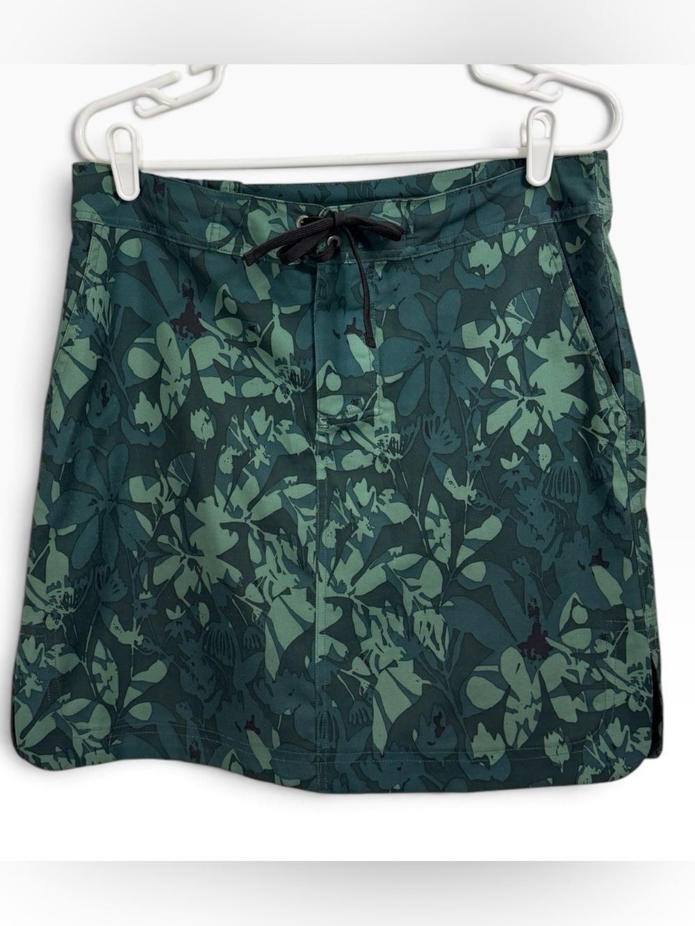 RipSkirt Hawaii Pull On Skirt Size M Green Floral Length 2 Golf Tropical Beach